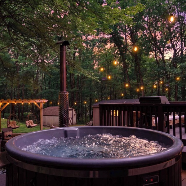 Relaxing Pocono Escape Hot Tub Sauna Outdoor TV
