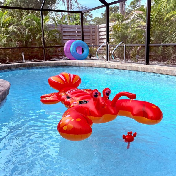 Relaxing Poolside- a Private Oasis -heated pool- 7min to beach-2 King beds