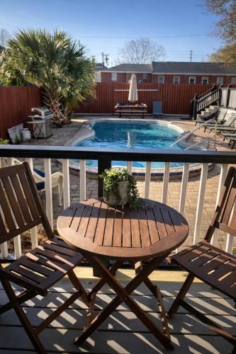 Relaxing Poolside Condo