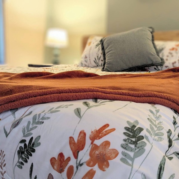 Relaxing Rustic Oasis II - 6 min walk to Downtown! Cyclist Welcomed!