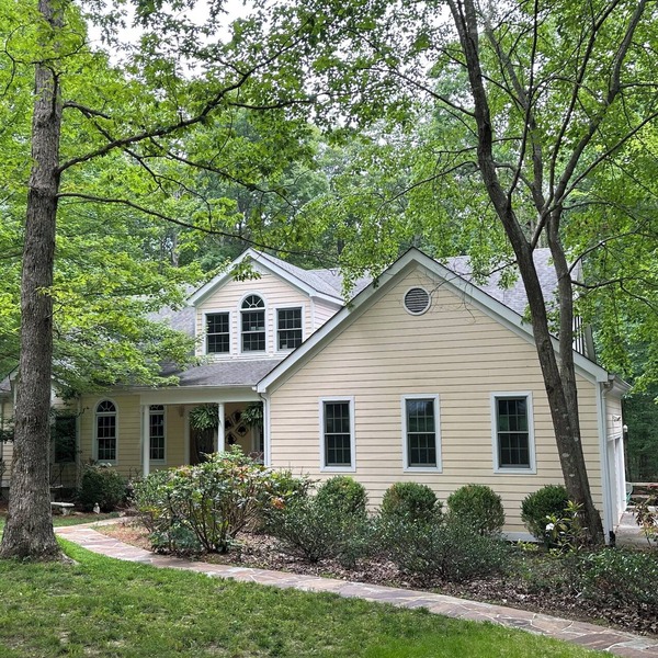 Relaxing, spacious home nestled in the woods and near Sewanee's main campus.