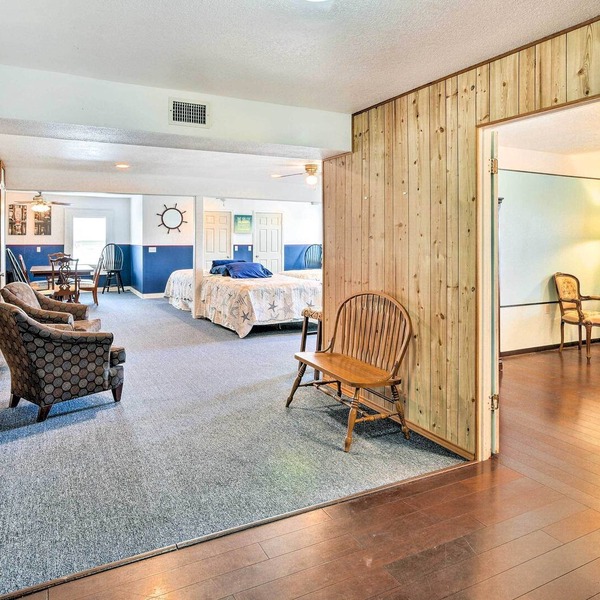 Relaxing Surfside Bunkhouse - Walk to the Beach!