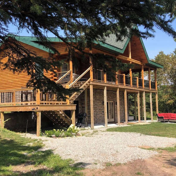 Relaxing Vacation in a Log Home on Big Bay De Noc!