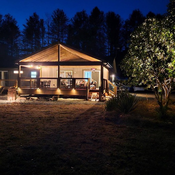 Relaxing Waterfront Retreat, renovated modern-rustic, near Asheville -Generac