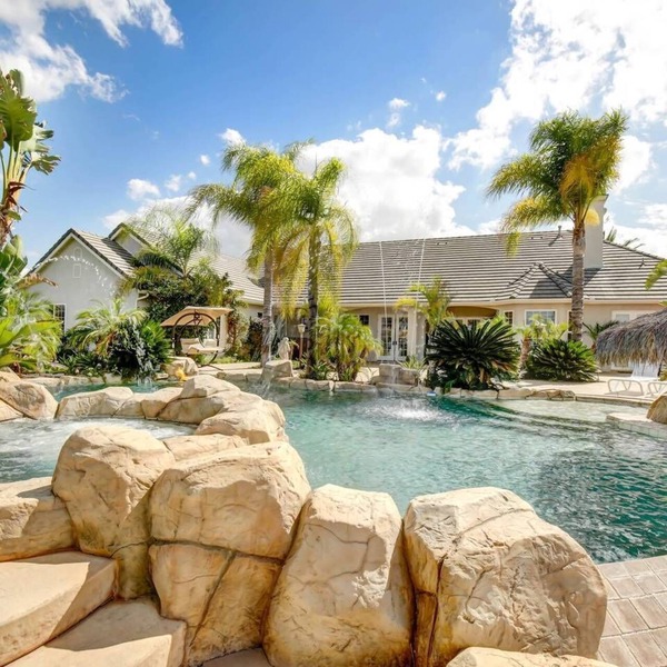 Relaxing Wine Country Estate w/BAR+SPA+POOL+BBQ+VBALL+SOCCER