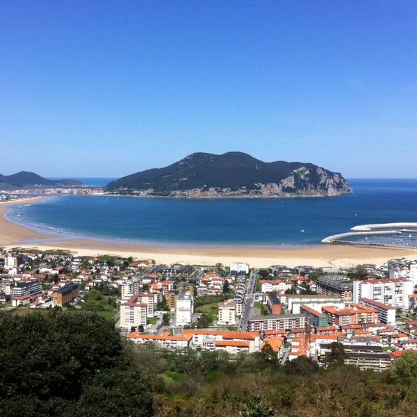 Release floor, surrounded by mountains and beach 15 minutes