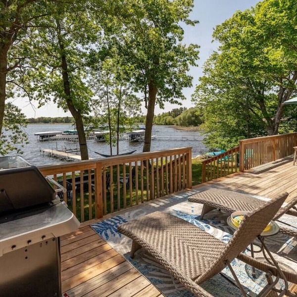 Remodeled Home on Great Fishing & Swimming Bay!