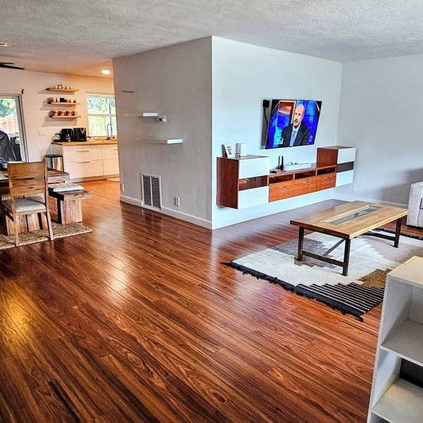 Remodeled Modern Home, 6-min-2-Beach, Sleep 16, +FREE Watersports & Rental Cars!