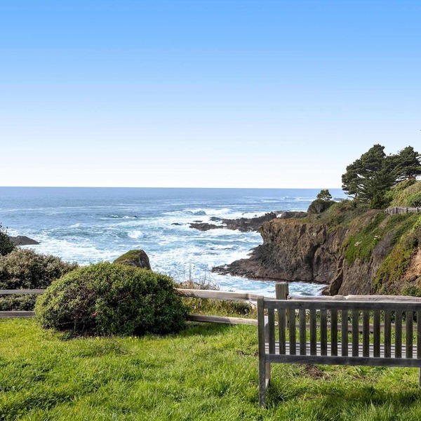 Remodeled oceanfront estate with Studio Cottage