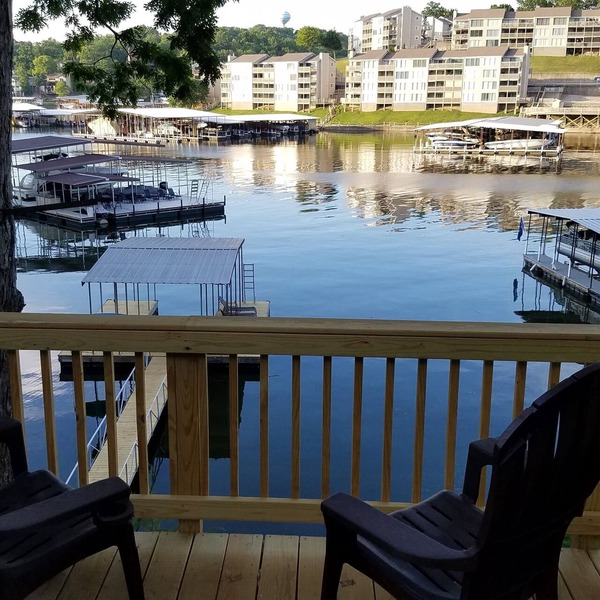Remodeled Private Waterfront Cottage, Pet Friendly, with dock in Osage Beach!