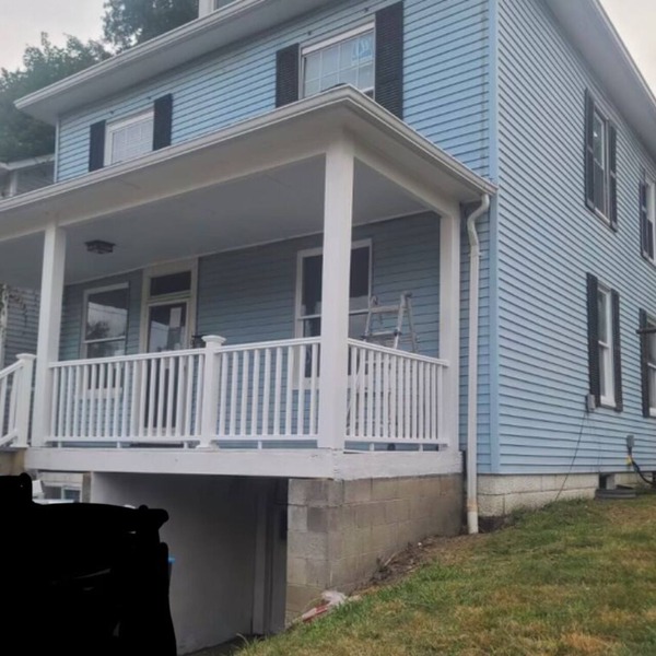 Remodeled spacious 4-bedroom house in very popular Houston, PA with central AC