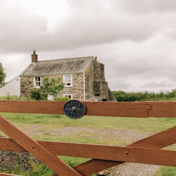 Remote Cottage with Woodburner Surrounded by Farmland