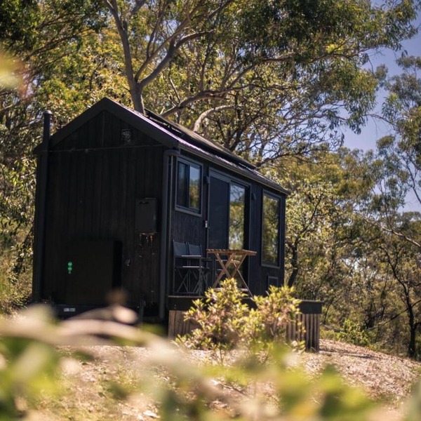 Remote Off-Grid Cabin Hidden in the Bush - Yen