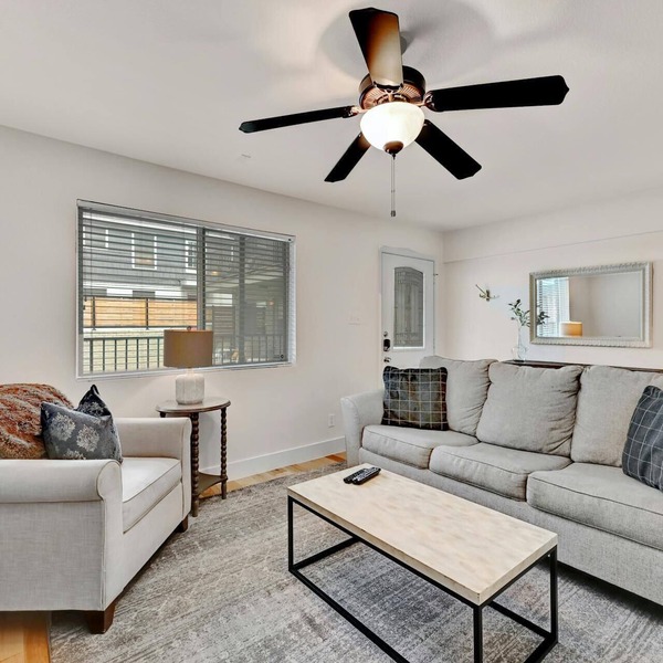 Renovated 3BA/2BD Condo 2 Miles from Downtown