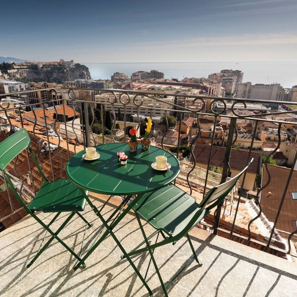Renovated duplex with sea view on the outskirts of Monaco