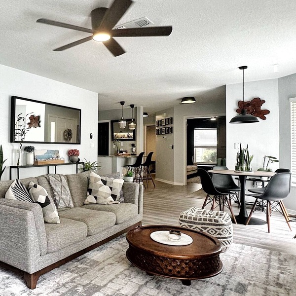 Renovated Modern 2-Bedroom Golf Course Condo Near Beaches