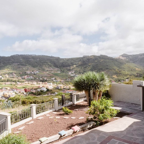 Renovated rustic house with stunning views, 2 bedrooms, 2 bathrooms, Wi-Fi