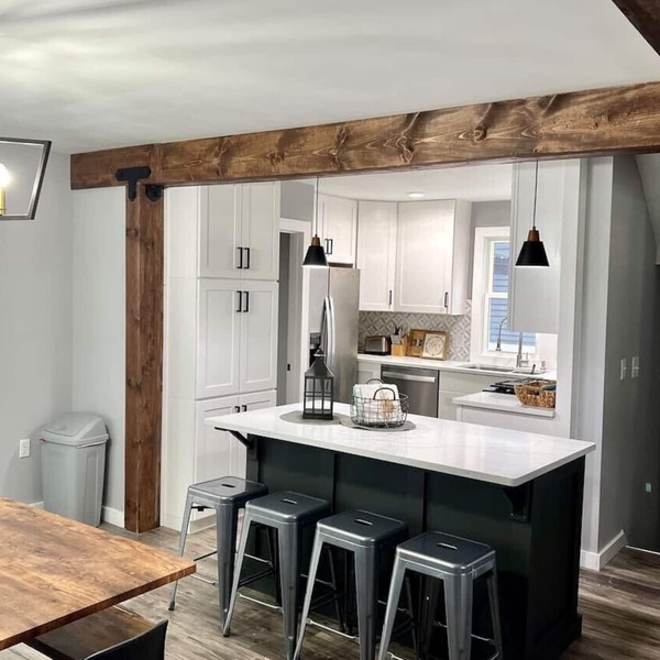 Renovated, Spacious 5 Bedroom. Walk to Notre Dame!