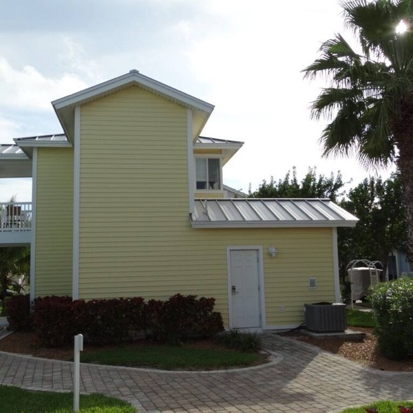 Rent a 2 bed/2 bath Villa in Alice Town, North Bimini (INCLUDES 50' dock slip)
