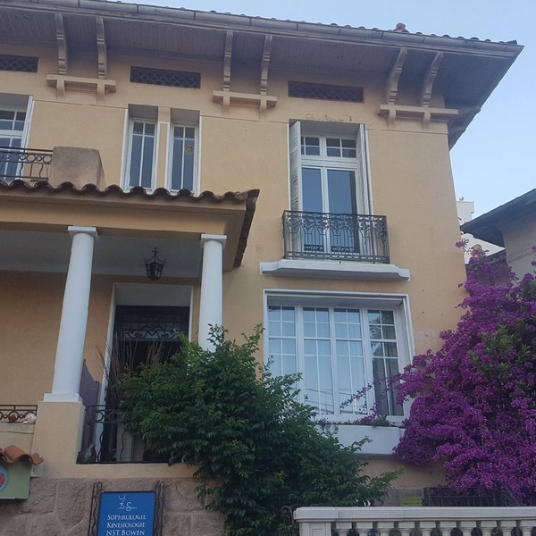 RENT APARTMENT ARTIST SPACIOUS 113 M2 RENOVATED AND 2 STEPS AWAY FROM THE SEA