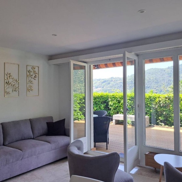Residence with pool and beach (Morcote Romance)