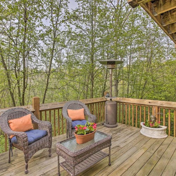 Resort Cabin w/Fire Pit: Golf, Hike and Play!