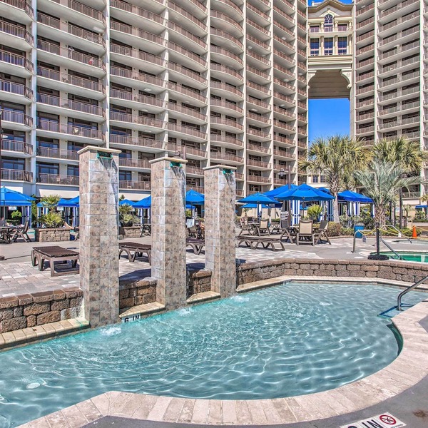 Resort Perks & Pools: Townhome By Barefoot Landing