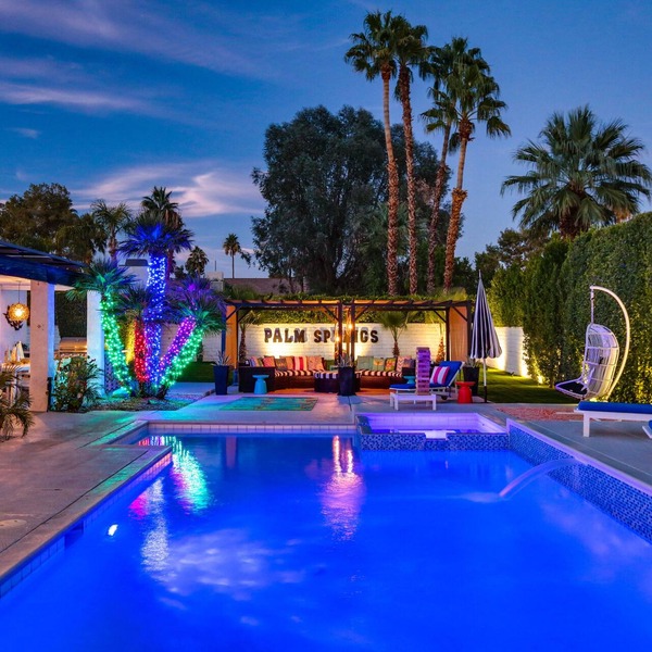 RESORT STYLE BACKYARD! Walking distance into town.#6099