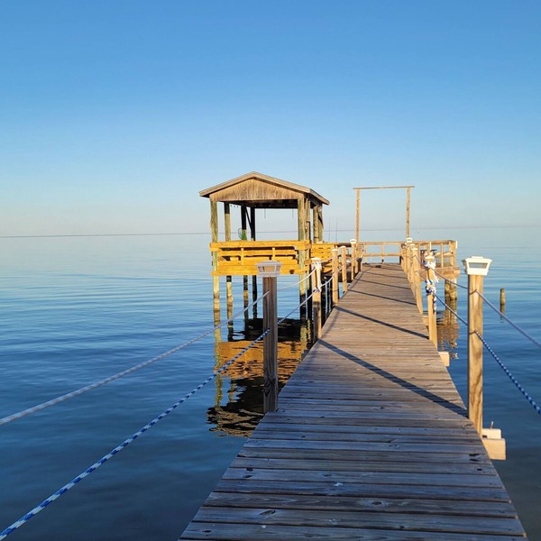Resort, Waterfront Private Pier, Kayaks, Wi-Fi, Dedicated workspace.