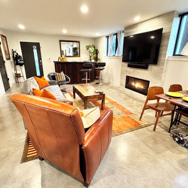 Restful, Convenient Getaway Near Downtown and Seattle’s Largest Park
