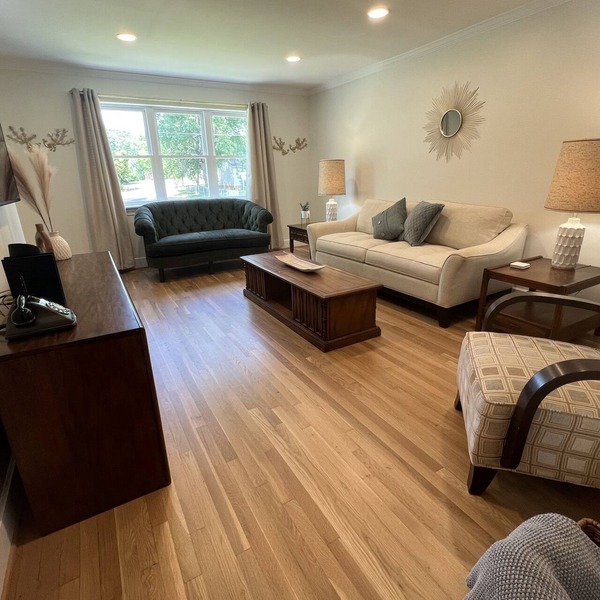 Restful Mid-Mod in the heart of Hickory