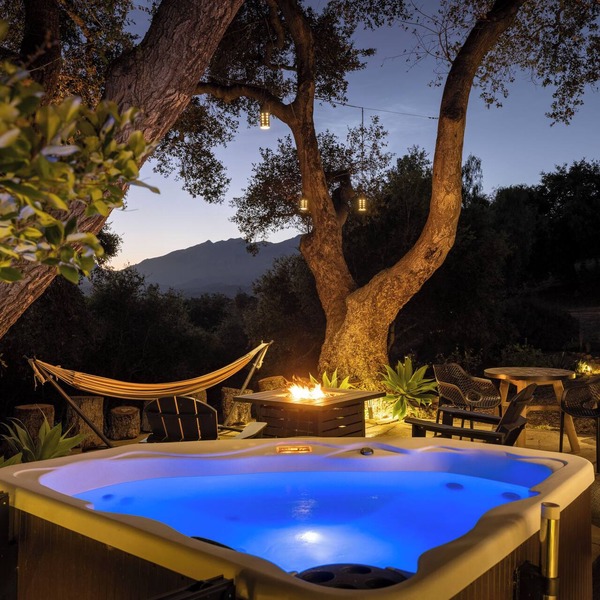 Retreat w/Hot Tub, Sauna, Sunset Views, Fire Pit