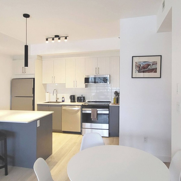 Retro 1 bedroom apartment with in unit laundry, river view and balcony