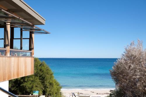 Ric's Deux - ocean-front, 3 bedroom, beach villa