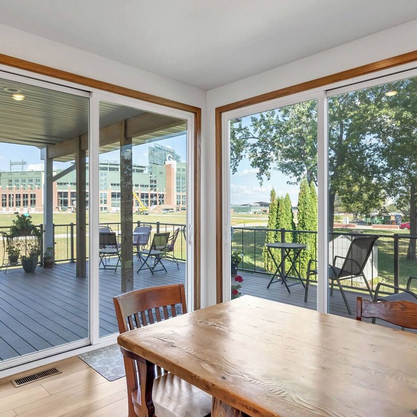 Ridge Road Retreat - Lambeau’s Closest Neighbor!