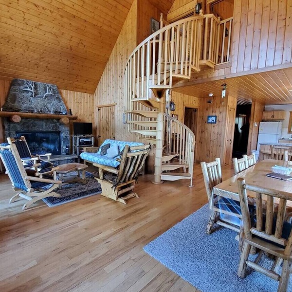Ridgeview-Nestled in the heart of wilderness with Acreage!