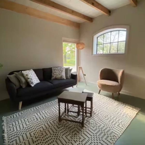 Right in the middle of the Netherlands! Apartment in old stable dairy farm.