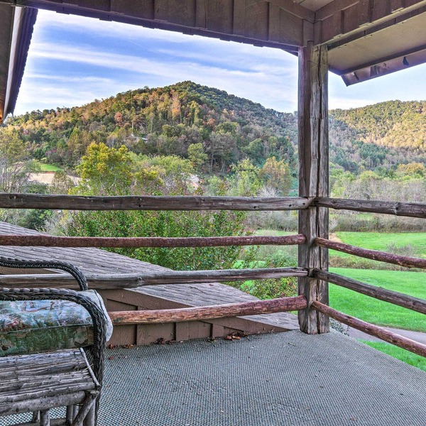 River Access, Mtn Views! All-Season Cullowhee Base
