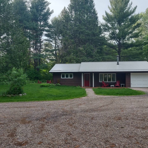 River front 4 season cottage with 2.5 acre serenity with mature trees around