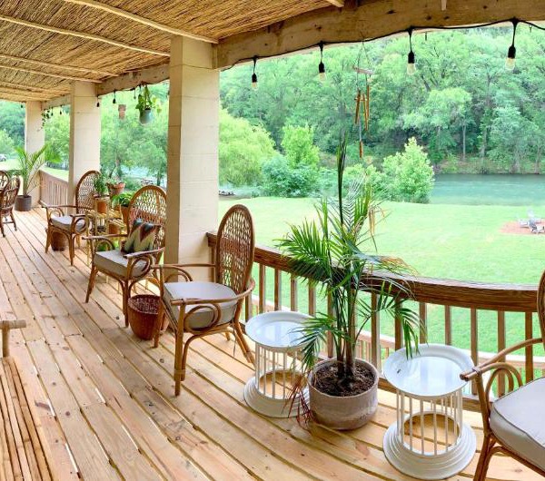 River-front Bungalow - 2br Bohemian-style Cottage