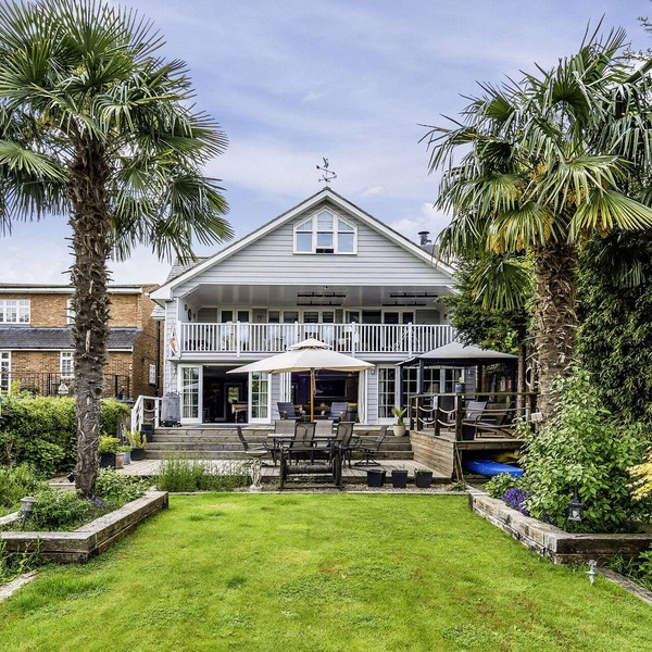 RIVER HAVEN - RIVER THAMES FRONTAGE HOUSE in Thames Ditton