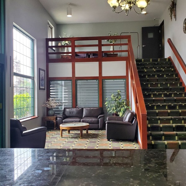 River Hill Inn & Suites