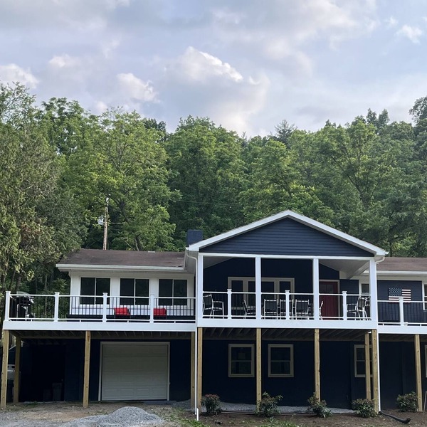 River Perch on the Cacapon: private home on 27 acres and 1200 ft of riverfront