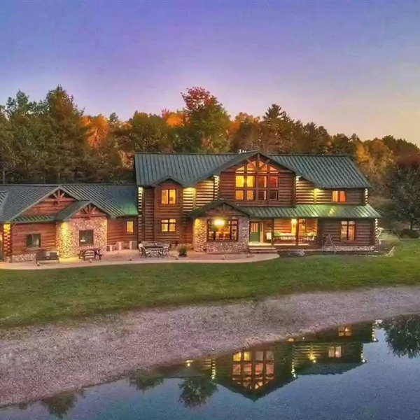 River Ridge Lodge: Luxury Lodge on the Menominee River
