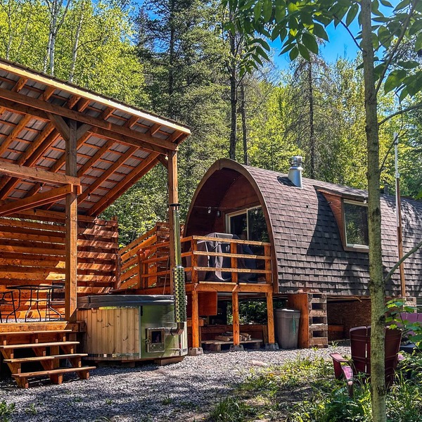 River/wooden hottub Hobbit's cabin in the wood!