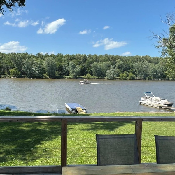 Riverfront 2 bedroom, 2 bathroom house with all the amenities