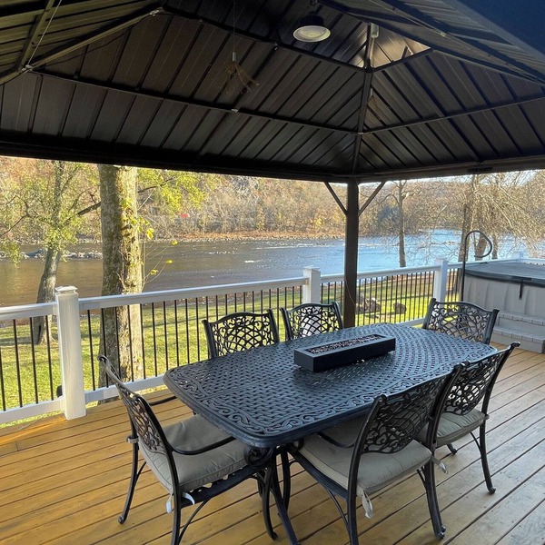 Riverfront 3-bedroom house