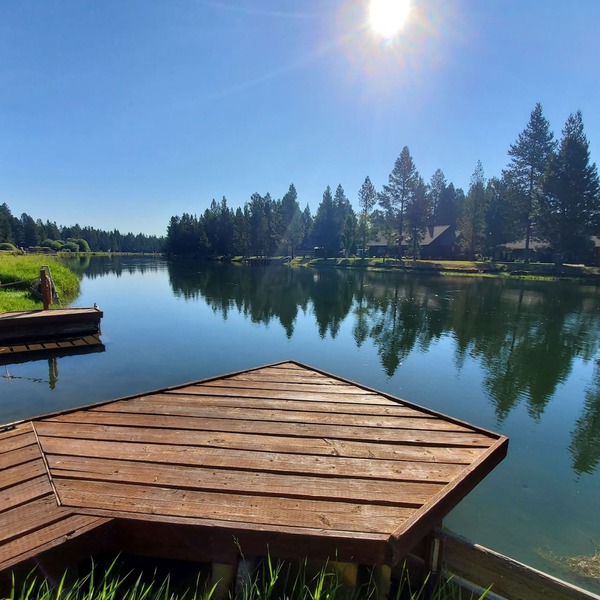 Riverfront Cabin - Sunriver/Mt.Bachelor, HotTub, Pet Friendly!