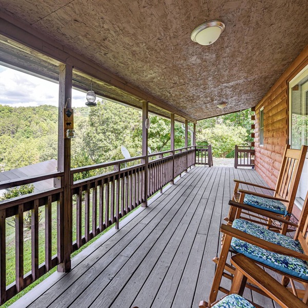 Riverfront Cabin w/Mtn Views in Tuckasegee!