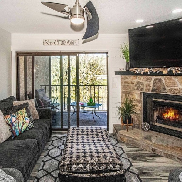 Riverfront Condo, Super Conveniently Located!